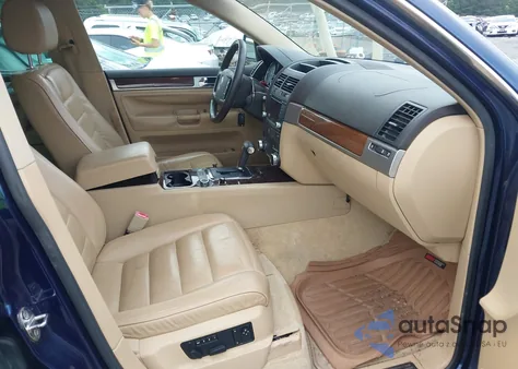 2004 Volkswagen Touareg V8 z USA, uszkodzony, nr VIN WVGCM77L64D057212